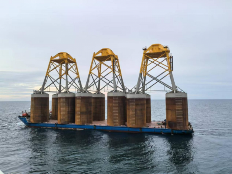 首套大桶径吸力桶导管架基础沉贯完成！大唐儋州120万千瓦海上风电项目最新进展