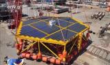 我国首套抗浪型深远海漂浮式光伏平台正式装船交付