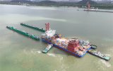 新一代深远海风电全回转起重船——“电建志远”轮出坞