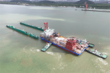 新一代深远海风电全回转起重船——“电建志远”轮出坞