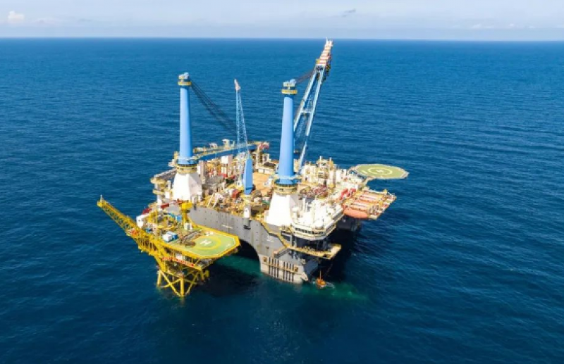 东方29-1气田新建生产平台安装就位