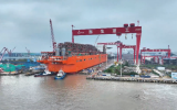 我国首座大型浮式天然气液化装置“NGUYA  FLNG”轮在南通顺利出坞