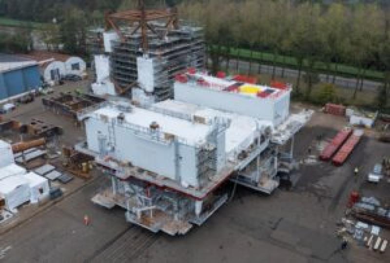 Thor 海上风电场变电站上部结构模块完成吊装