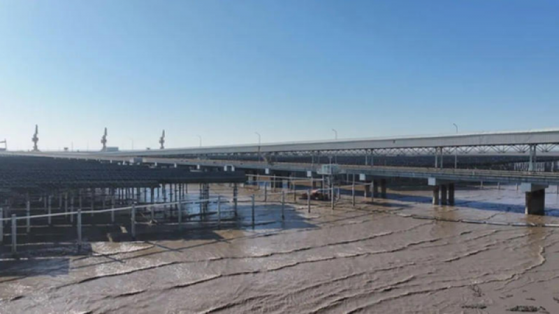 中广核海盐开发区码头一期30MW滩涂光伏发电项目并网发电！