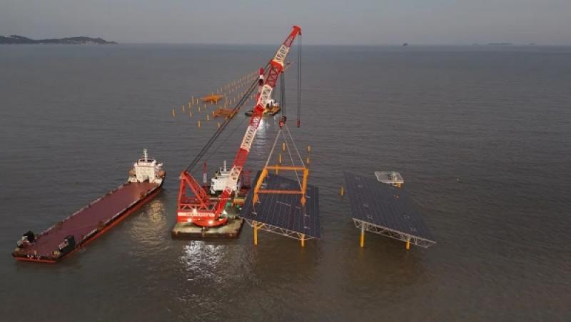 中广核宁德核电温排区200MW海上光伏项目开始安装