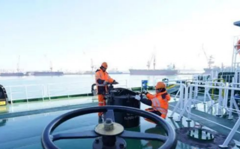 河北省建造的最大吨位原油轮交付，正式发往海外