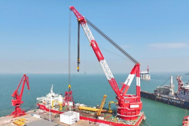 “秦航工5000”改造项目顺利完成新造生活楼整体大件吊装工作