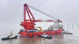 5000吨自航起重工程船“华兆龙”启航