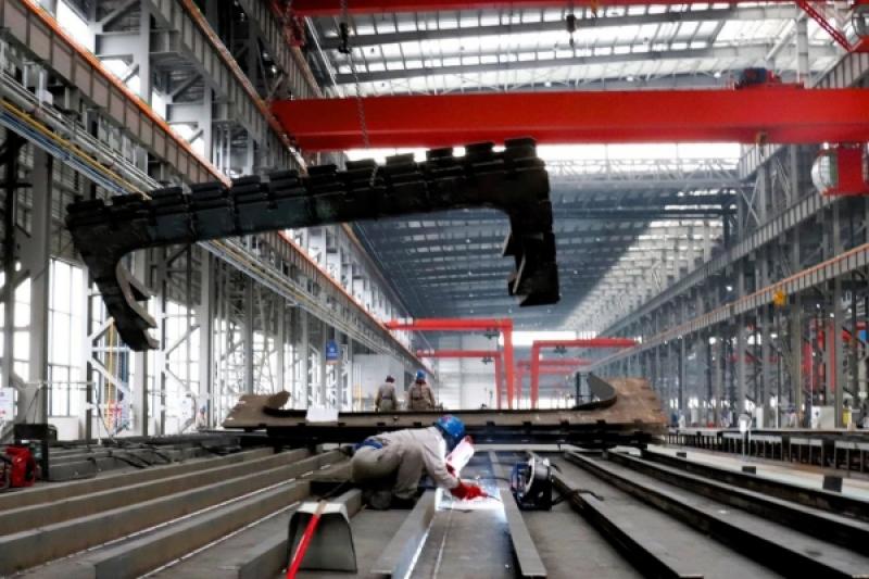 我国最大自安装生产处理平台开启铺龙骨作业