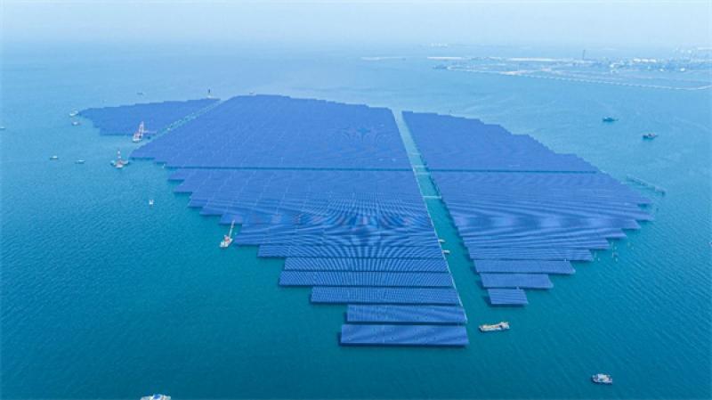 中广核烟台招远400兆瓦海上光伏项目全容量并网发电！