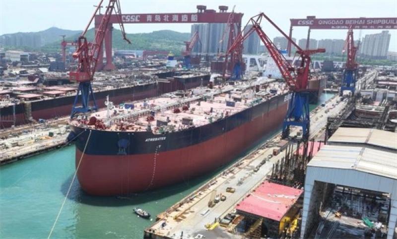 北海造船首艘31.9万吨超大型原油船提前出坞