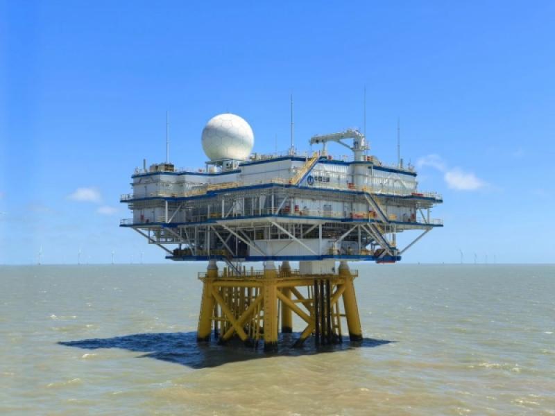 我国首个搭载气象雷达的海上升压站安装完成