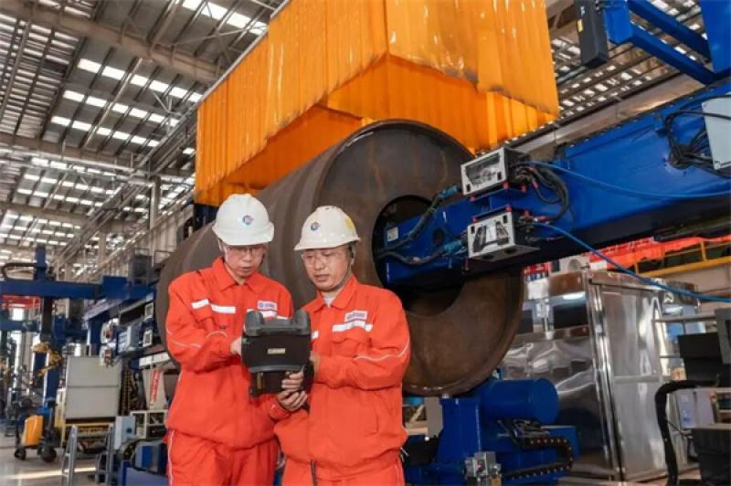我国首个海洋油气装备制造“智能工厂”破浪前行