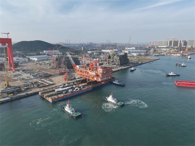 北部湾海域最大海洋油气平台完工起运 正式进入海上安装阶段