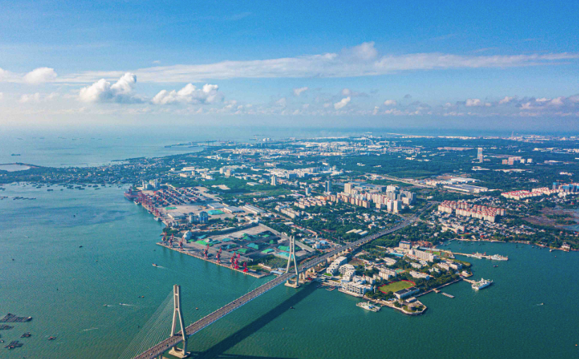 海南自贸港封关首日3艘国际船舶落户