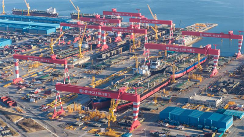 4艘超大型油轮同日出坞！恒力重工再创行业新纪录