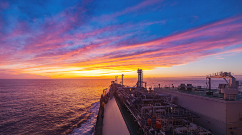 中远海运中石油国事LNG运输项目17.4万立方米液化天然气（LNG）运输船“青城”号命名交付